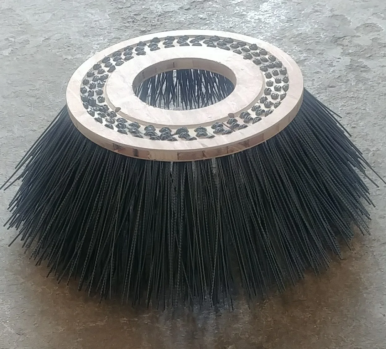 Industrial Cleaning Using the Right Brushes